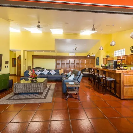 Casa Suenos-Beautiful Beachfront House