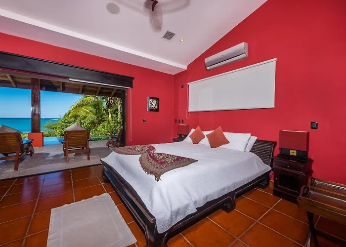 Ferienhaus Casa Suenos-beautiful Beachfront House